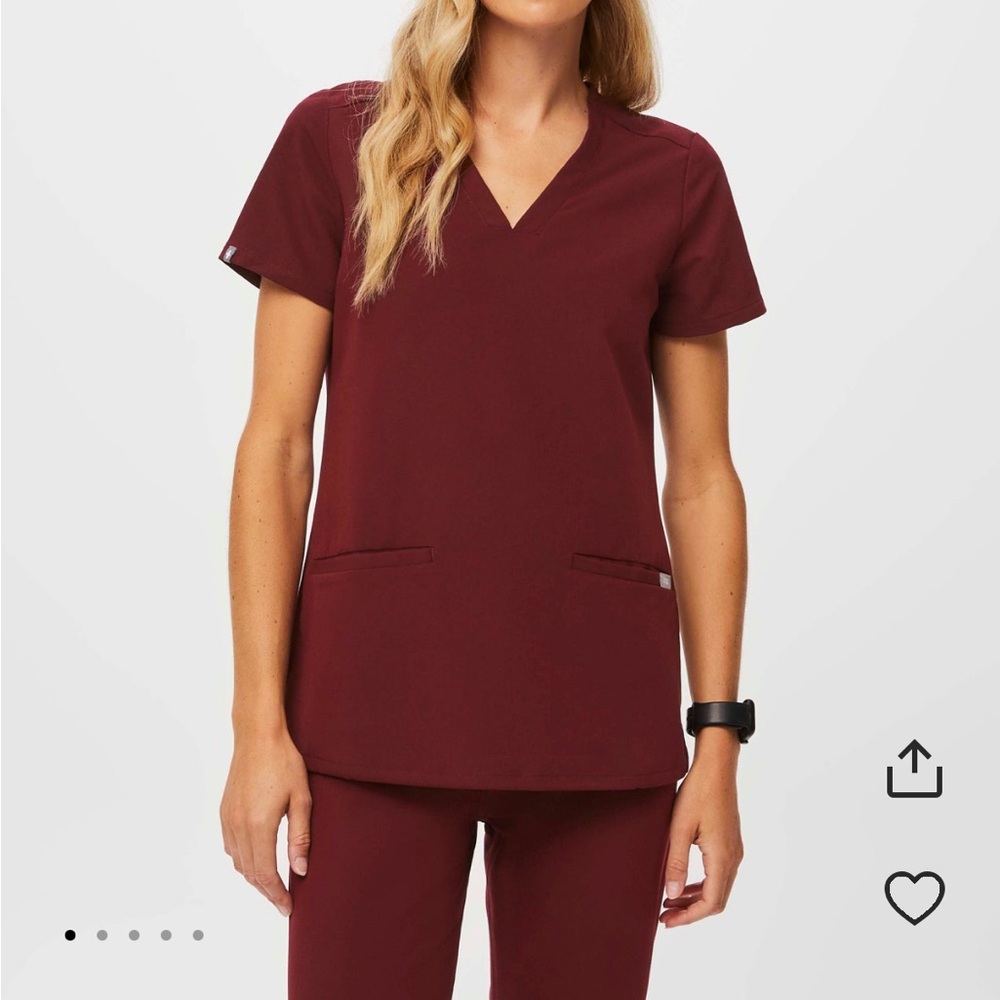 NWT FIGS three-pocket Casma top - size M